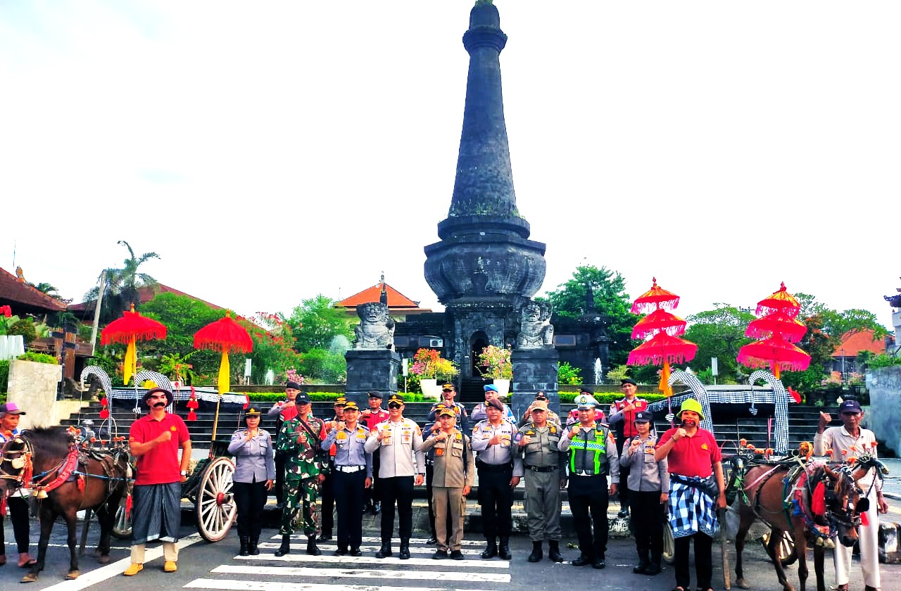AJAK BERAGAM KALANGAN: Kampanye tertib lalu lintas di Klungkung jadi menarik perhatiaan publik.(Polres Klungkung)
