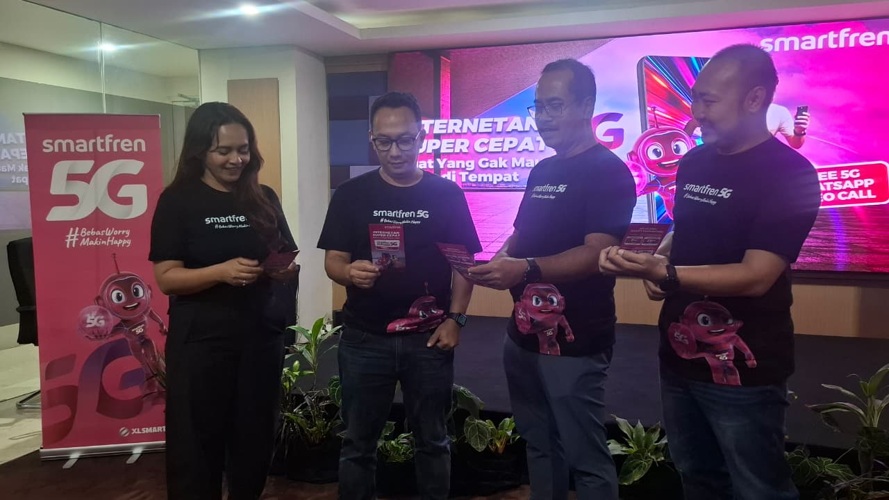Chief Marketing Officer SMARTFREN XLSMART, Sukaca Purwokardjono (dua dari kanan) saat acara Media Update di Quest Sun Hotel, 15 Januari 2026.