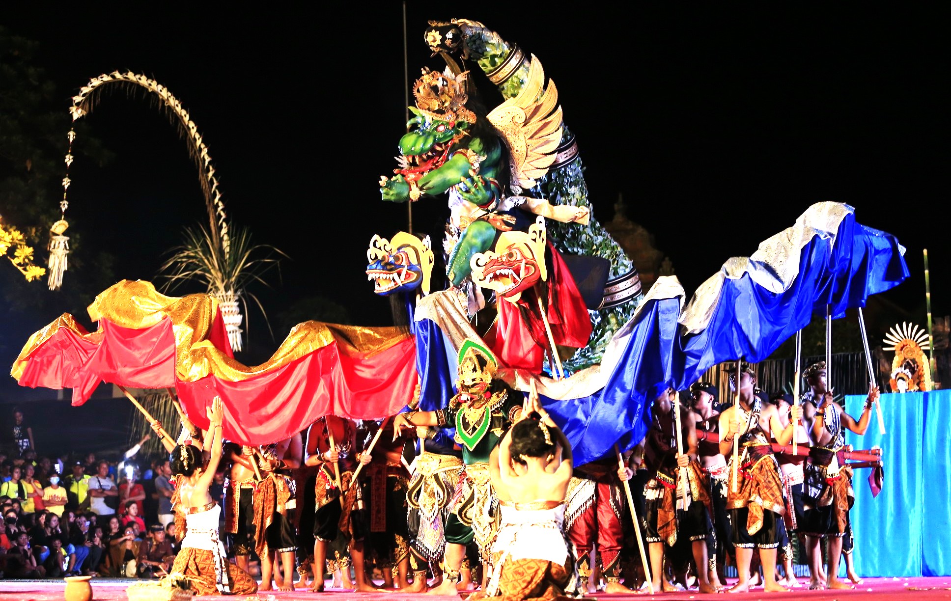 DIHARAPKAN LEBIH SEMARAK : Suasana parade ogoh-ogoh di Klungkung saat malam pengerupukan Maret 2025 lalu .(Foto: dok.Humas Pemkab Klungkung)