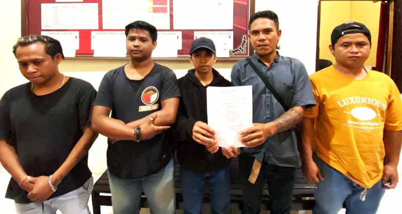 DIDAMAIKAN : Mereka yang terlibat dalam dugaan penganiayaan di Desa Tigawasa, Kecamatan Banjar, Kabupaten Buleleng usai berdamai.(Polres Buleleng)