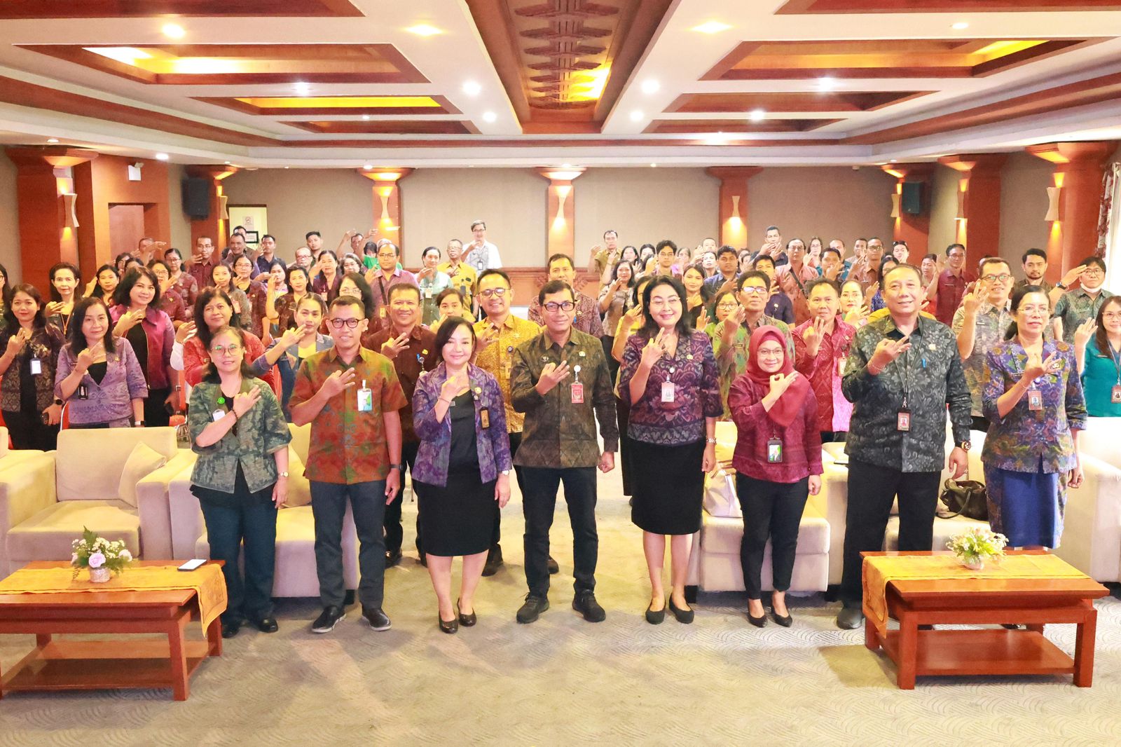 Pj Sekretaris Daerah Kota Denpasar, I Gusti Ngurah Eddy Mulya (tengah) saat menghadiri kegiatan sosialisasi perlindungan K3 di Gedung Sewaka Dharma, Lumintang, Selasa (20/1).