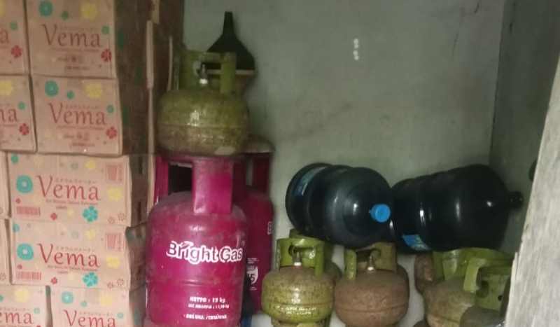RAIB 20 TABUNG : Aksi pencurian di warung milik I Nengah Arsamadi, Dawan,Klungkung. (humas polres klungkung)