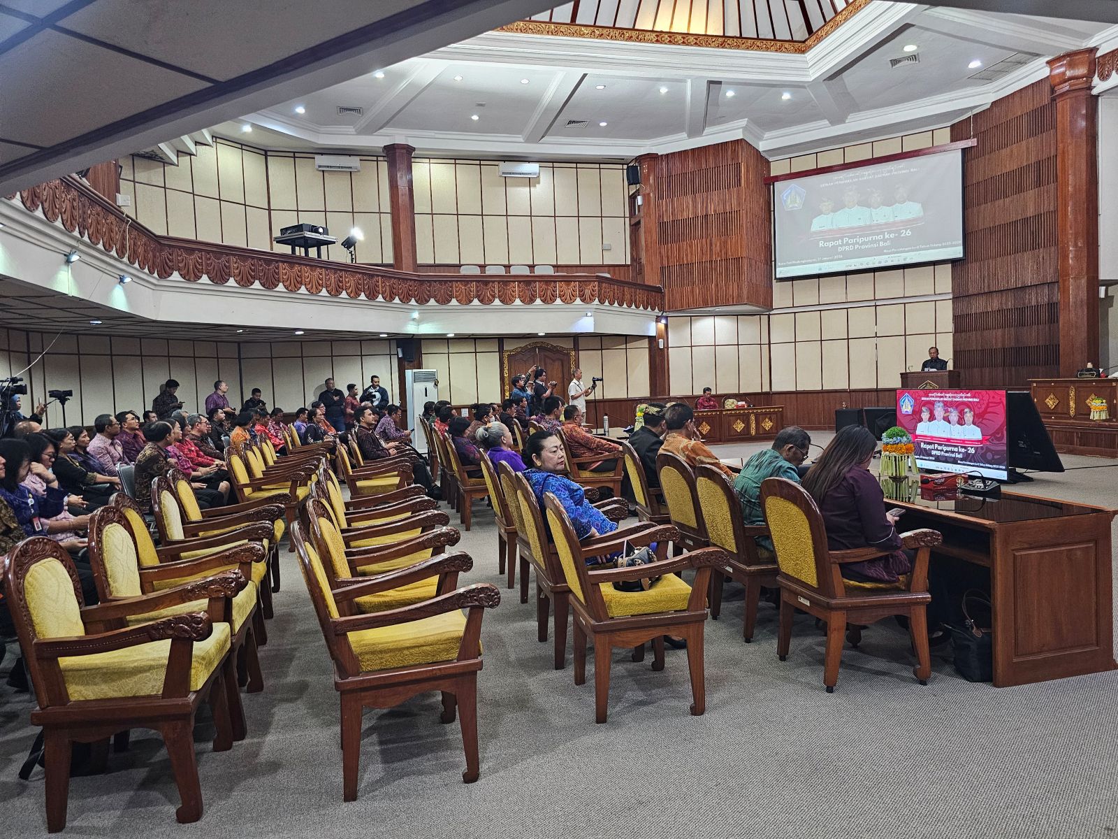 BANYAK KOSONG: Rapat Paripurna Pembahasan Raperda Provinsi Bali tentang Penambahan Penyertaan Modal Daerah kepada Perseroan Terbatas Bank Pembangunan Daerah Bali