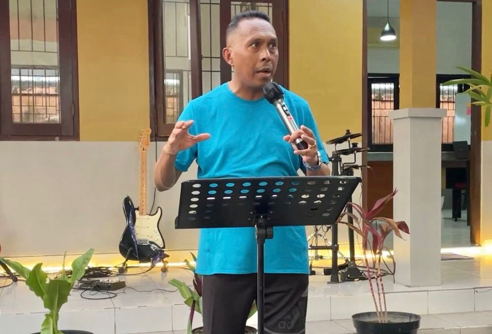CEO Garuda Youth Revival, Pdt. Dr. David Henry Parera, M.Th., MM.