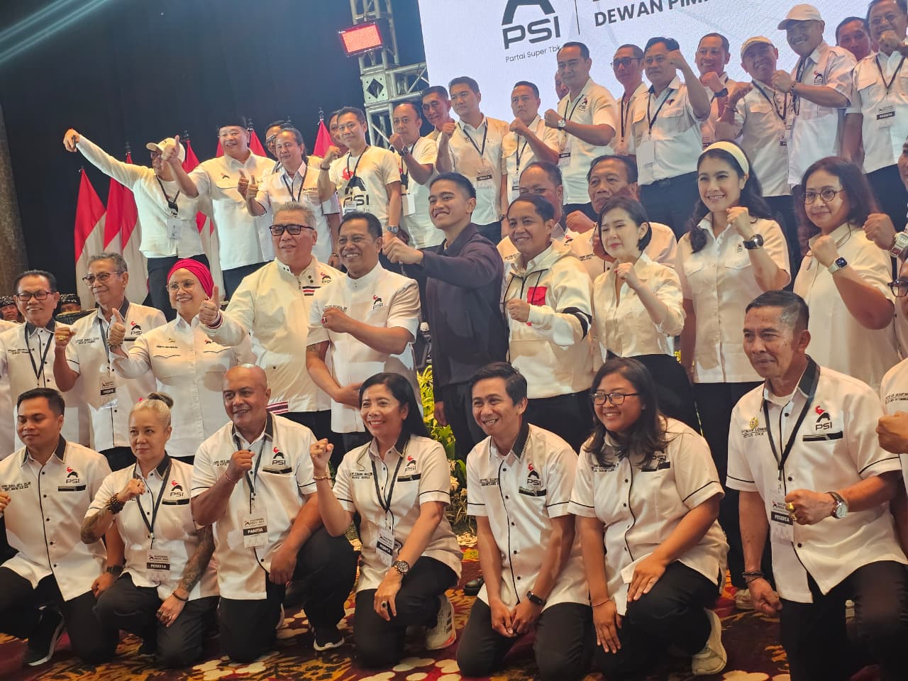 BIDIK NOMOR 1: Ketua Umum Partai Solidaritas Indonesia (PSI), Kaesang Pangarep, resmi melantik I Wayan Suyasa beserta jajaran pengurus DPW dan DPD di Kuta Sabtu, 24 Januari 2026.
