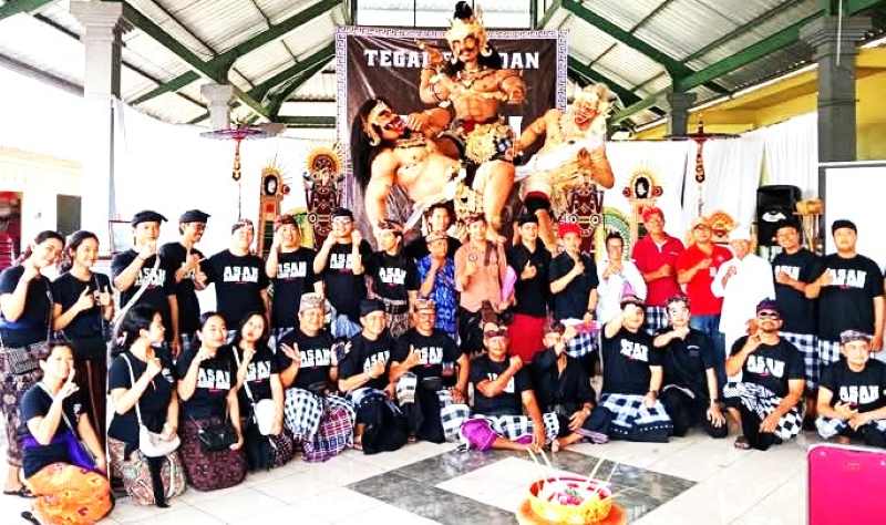 SEMANGAT BERKREASI : Karya ogoh-ogoh  Sekaa Teruna Teruni Eka Budhi Banjar Tegal Belodan, Desa Dauh Peken Tabanan dalam festival ogoh-ogoh tahun 2025 di Kabupaten Tabanan. (juliadi)