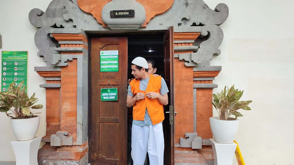 KEMBALI DIBUI: Said bin Abd Rahman Faris menjalani sidang tuntutan di PN Denpasar, Selasa (27/1).