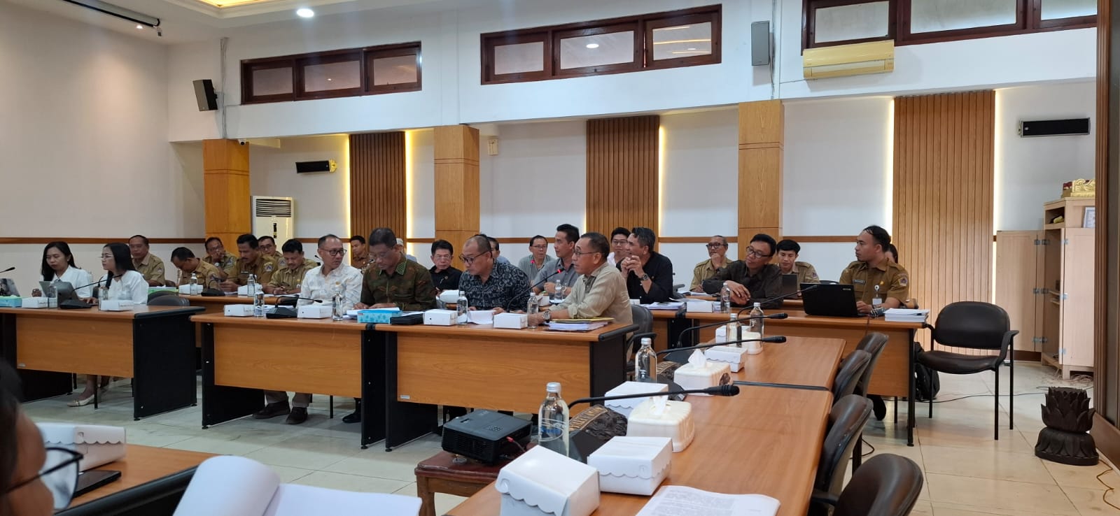 Bapemperda DPRD Kabupaten Klungkung dan Tim Penyusun menggelar sosialisasi Ranperda Maskot Kabupaten Klungkung di Kantor DPRD Klungkung, Senin (26/1).