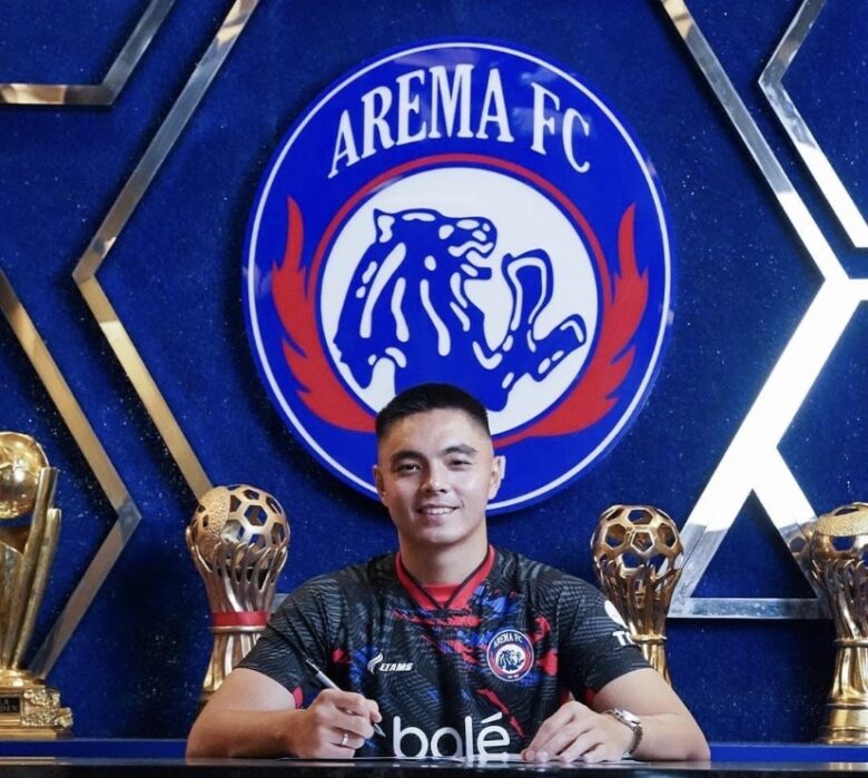 Arema resmi mendatangkan kiper Gianluca Pandeynuwu dari Persis Solo dengan opsi peminjaman hingga akhir musim.