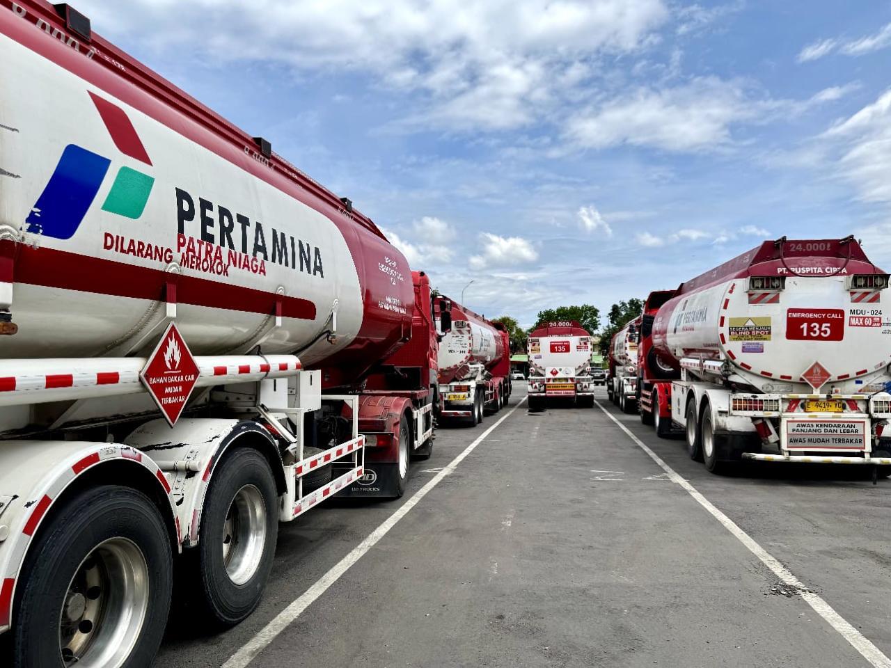 Armada Pertamina siap menyalurkan BBM.
