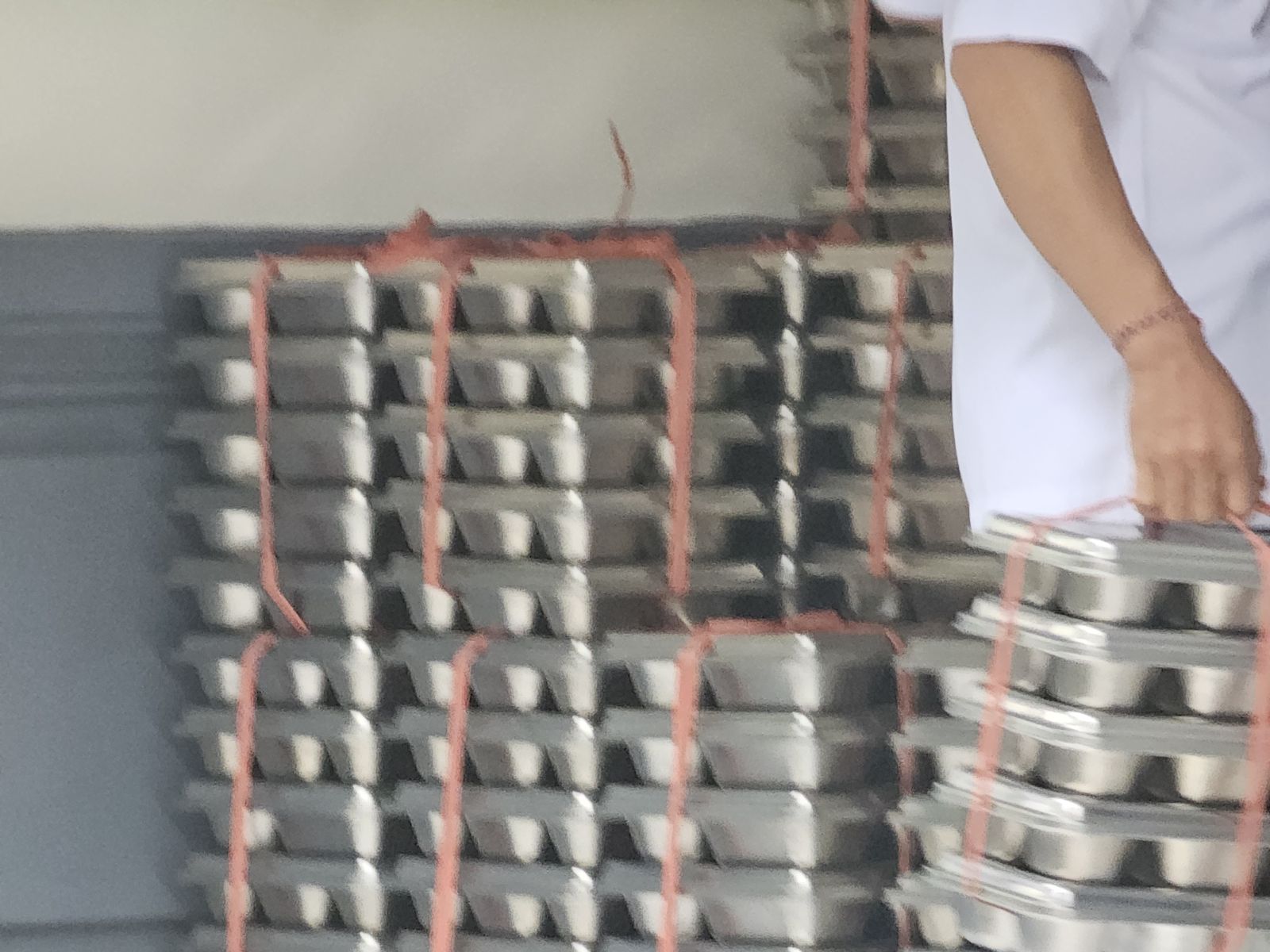 EVALUASI: Kotak-kotak Makan Bergizi Gratis (MBG) siap di distrubusikan ke sekolah-sekolah.