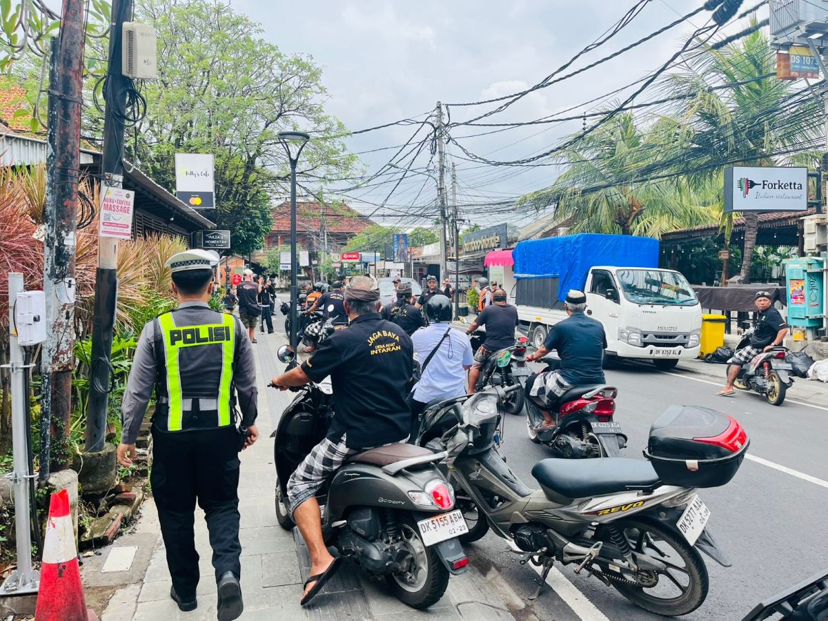 LIAR: Polsek Denpasar Selatan (Densel) bersama sejumlah instansi terkait melaksanakan kegiatan penertiban parkir liar di sepanjang Jalan Danau Tamblingan, kawasan Sanur, Rabu (28/1/2026)