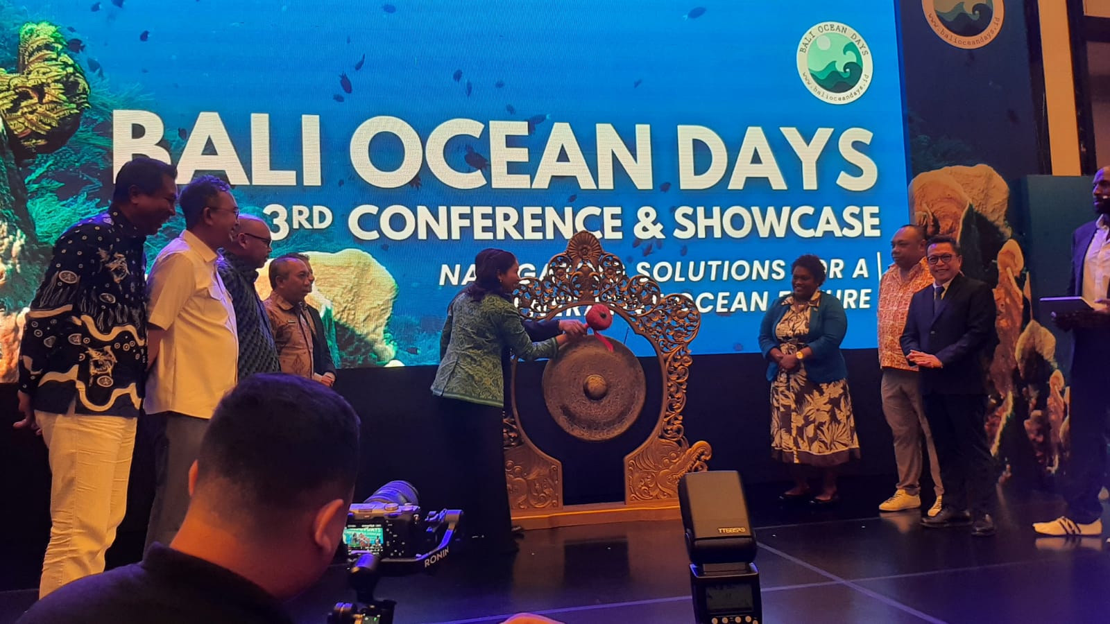 KRISIS KELAUTAN DUNIA: Wakil Menteri Pariwisata RI, Ni Luh Enik Ermawati memukul Gong pertanda dimulainya perhelatan Bali Ocean Days 2026 untuk atasi krisi kelautan dunia.