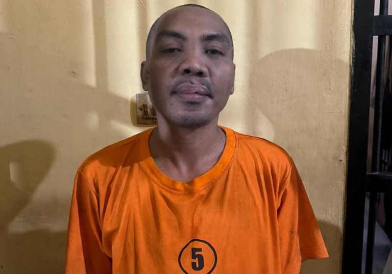 SESAL BELAKANGAN TAK BERGUNA: I Gusti Bagus Ngurah Puja Diarsa alias Agung saat jadi tersangka. Dia kini kena vonis dua tahun penjara.( Foto: Polres Buleleng untuk Radar Bali)