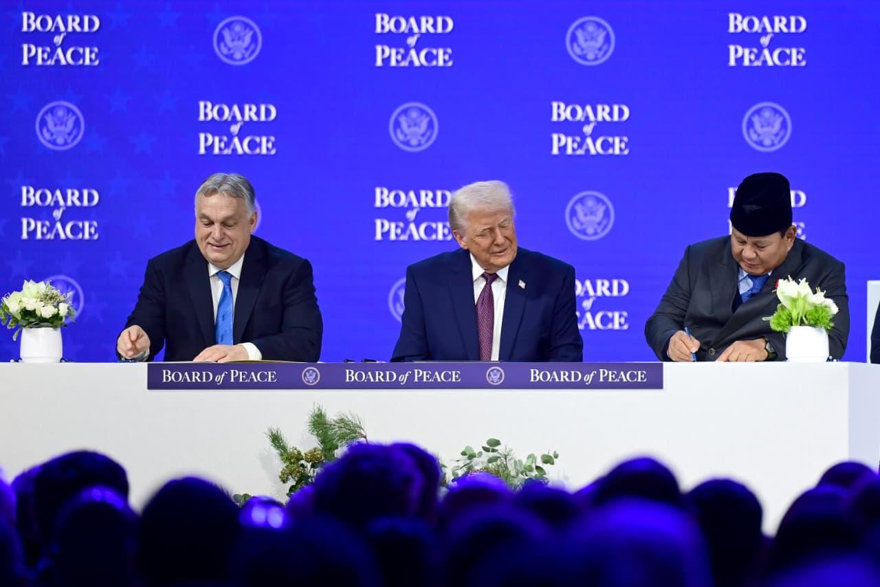 Presiden RI Prabowo Subianto dan Presiden Amerika Serikat Donald Trump saat World Economic Forum (WEF) di Davos, Swiss, Kamis (22/1/2026).