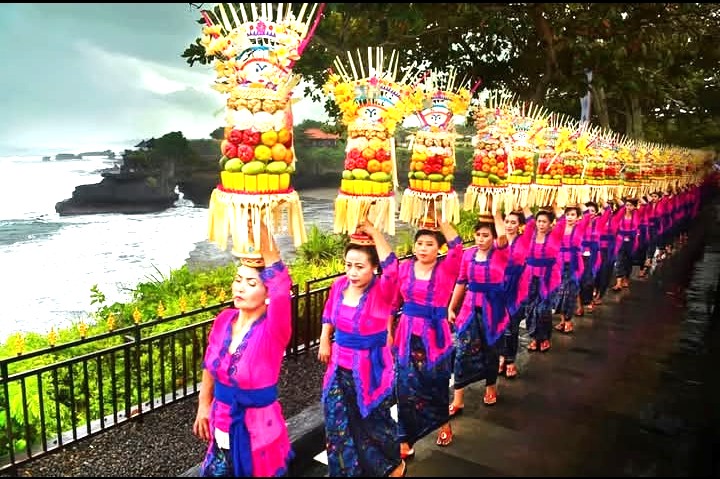 IKON TABANAN : Objek wisata Tanah Lot, bakal dikelola Perumda Sanjayaning Singasana. (dok. Radar Bali)