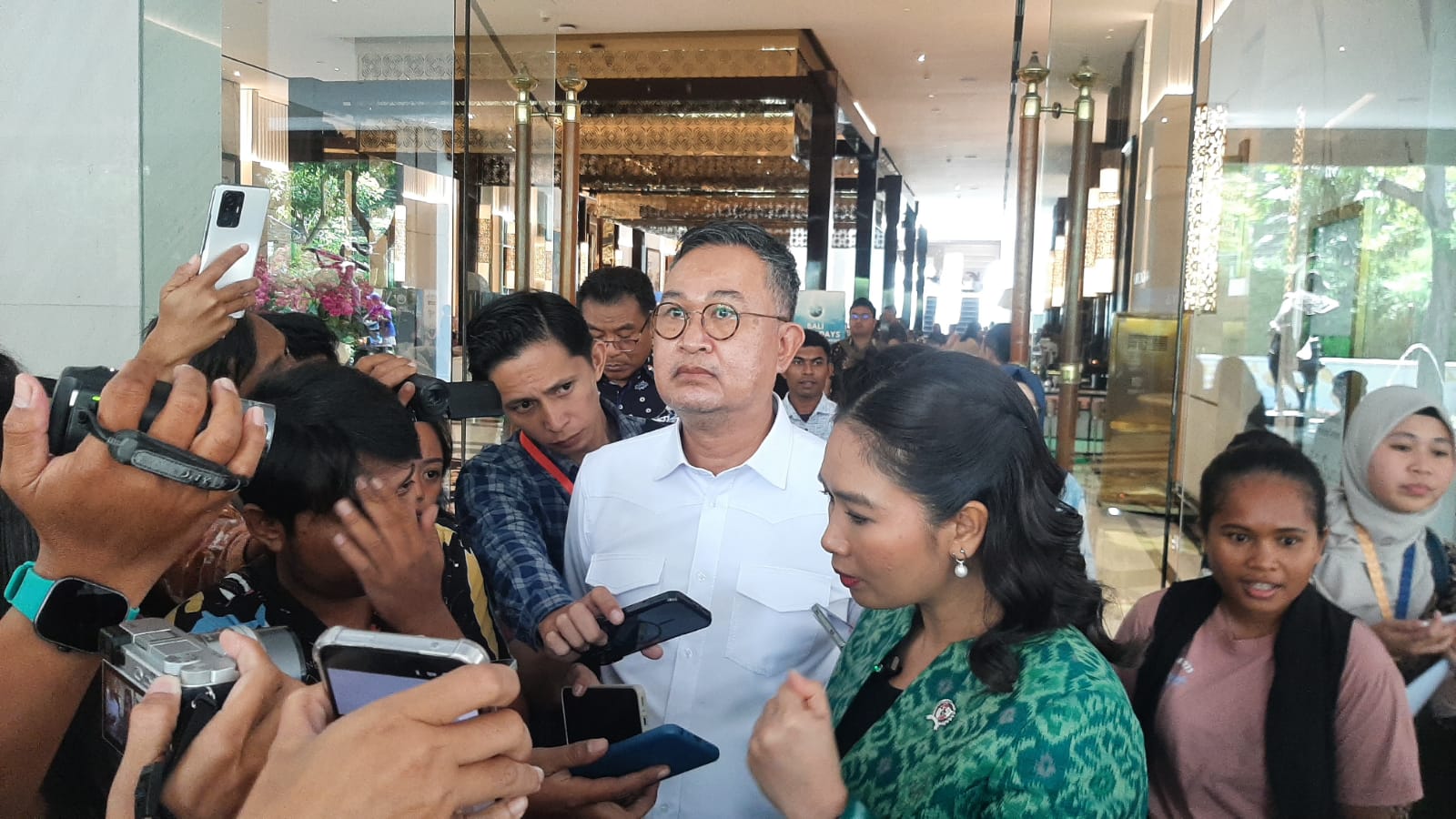 BELUM ADA CANCEL: Ketua Bali Tourism Board (BTB) Ida Bagus Agung Partha Adnyana alias Gus Agung saat hadir bersama Wamenpar Ni Luh Puspa di Bali Ocean Days di Jimbaran Bali, 30 Januari 2026.
