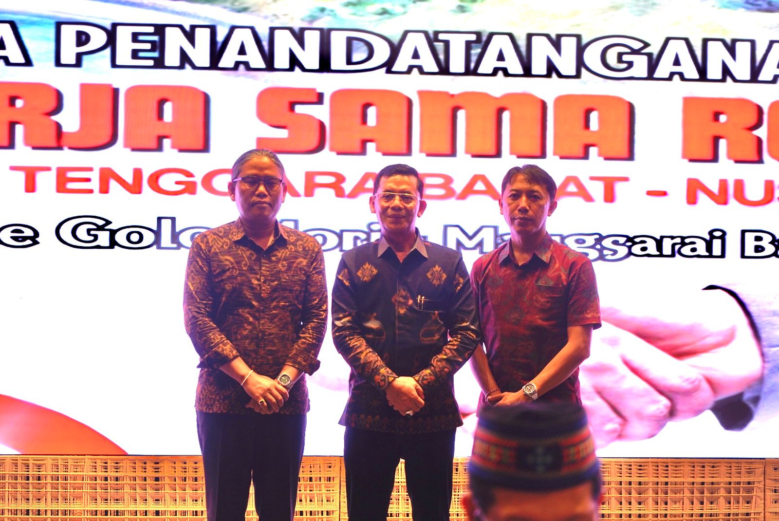 Bupati Klungkung I Made Satria (tengah) di Gedung ITDC Golo Mori, Labuan Bajo, Manggarai Barat, NTT, Rabu (28/1).
