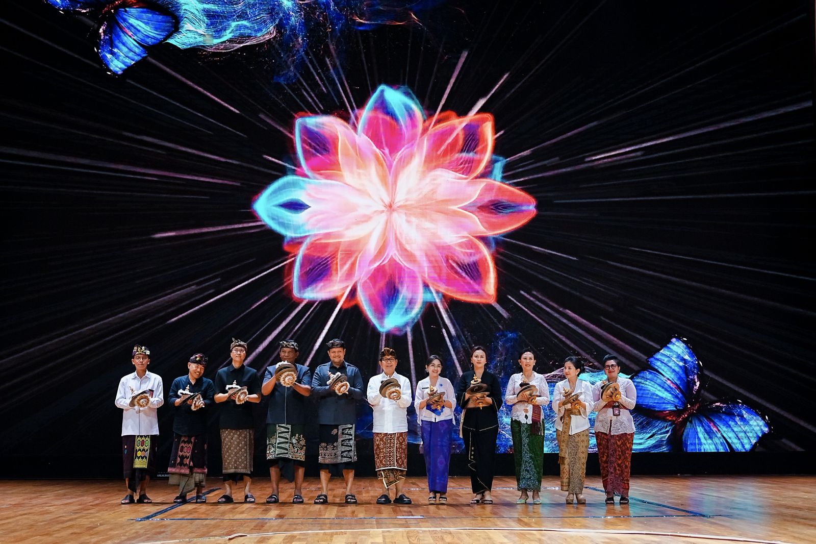 Bupati Wayan Adi Arnawa didampingi Wabup Bagus Alit Sucipta di Balai Budaya Giri Nata Mandala, Puspem Badung, Jumat (30/1).