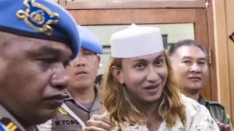 KELUAR MASUK HOTEL PRODEO : Bahar bin Smith. (Antara/jpg)