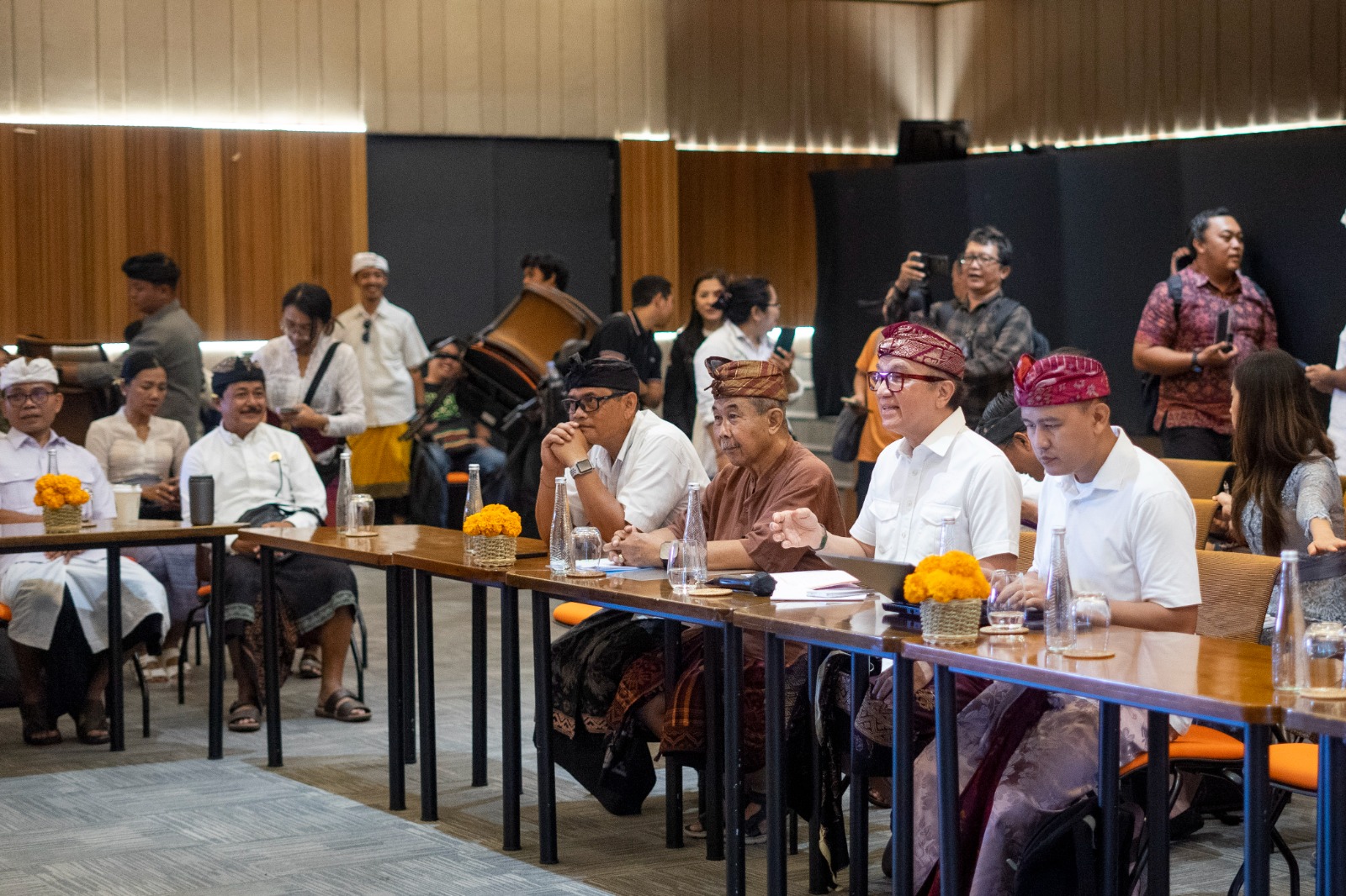 SESUAI PROSEDUR: Direktur BTID Tantowi Yahya menjelaskan tentang lahan 62 hektar lebih di hadapoan pansus TRAP DPRD Bali saat lakukan sidak, (2/2/2026)