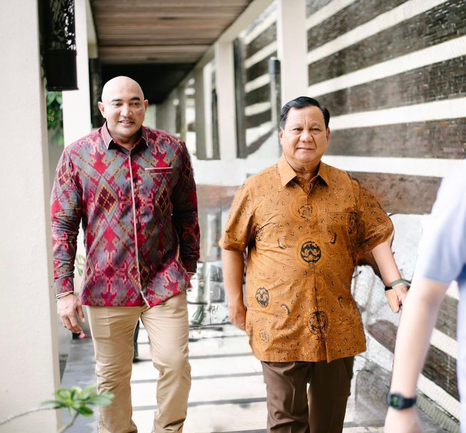 Presiden Prabowo Subianto dan Ketua DPD Partai Gerindra Bali Made Muliawan Arya (De Gadjah).