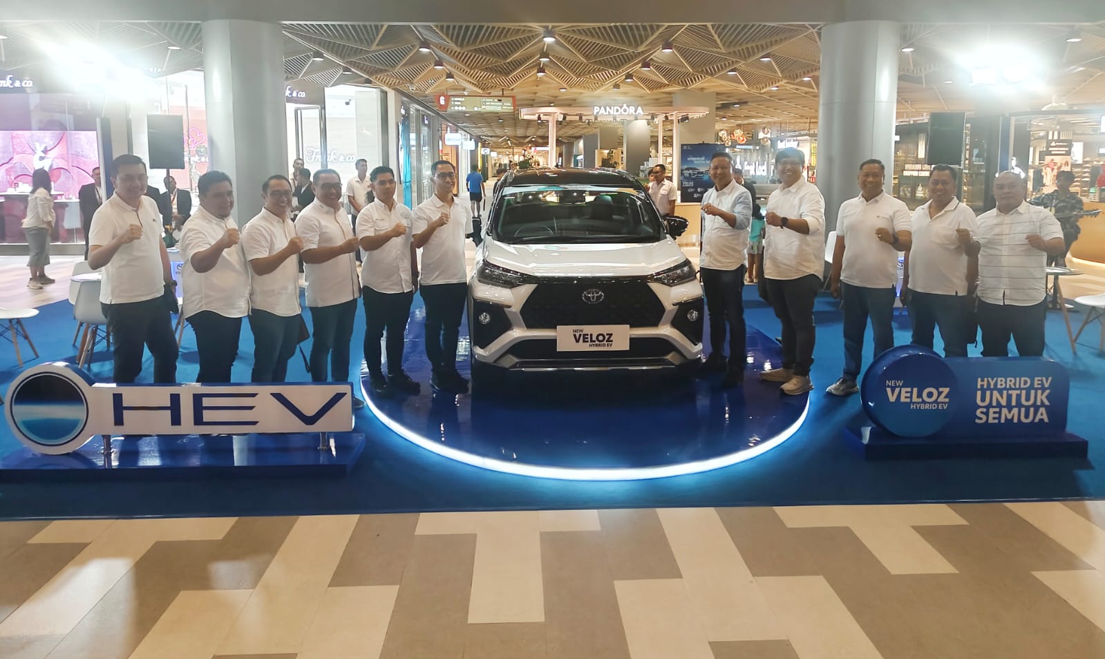 LAUNCHING: Peluncuran New Toyota Veloz Hybrid di Living World Mal, Denpasar, Kamis (5/2/2026). (Made Sukamara/Radar Bali)