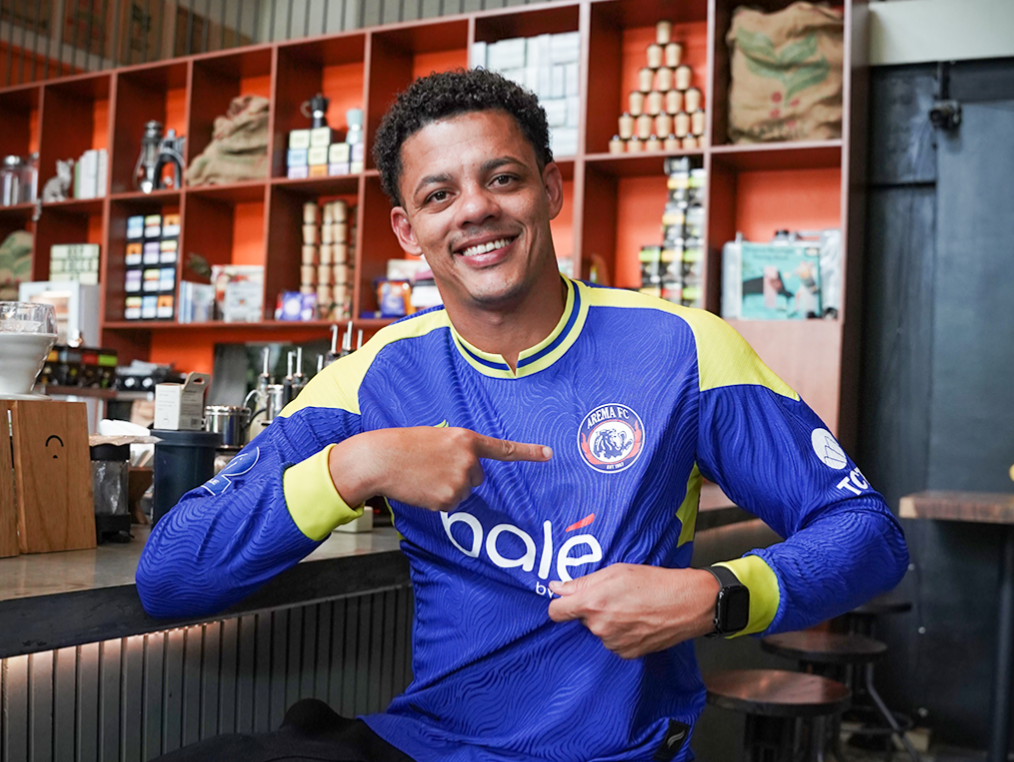 Walisson Maia saat diperkenalkan Arema Malang. Stopper jangkung itu diandalkan menahan skema bola mati dan heading. Arema kebobolan 25 gol dalam 19 game.