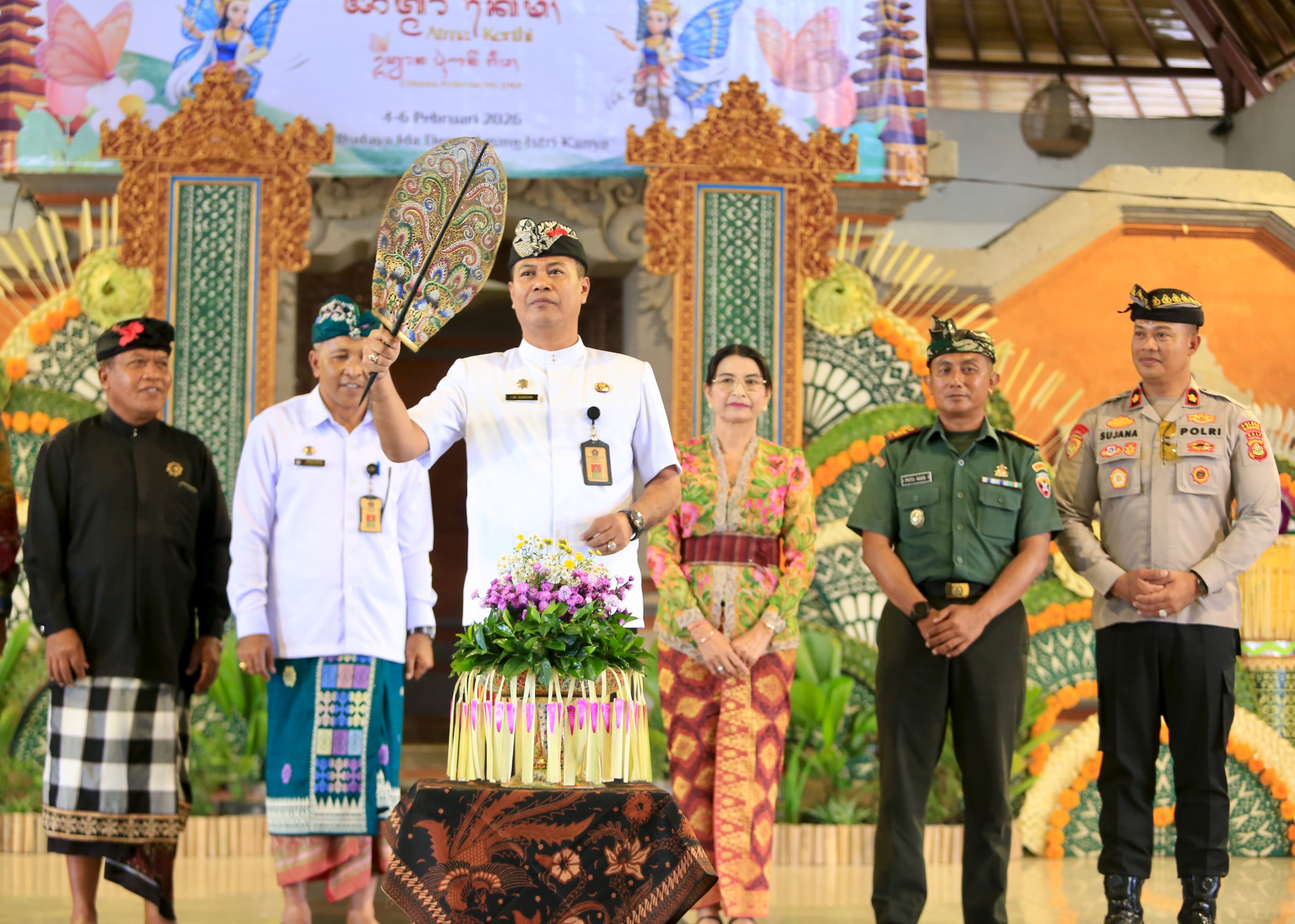 Mewakili Bupati I Made Satria, Asisten Pemerintahan dan Kesejahteraan, I Gusti Ketut Suardika membuka Bulan Bahasa Bali VIII Tahun 2026 di Balai Budaya Ida Dewa Agung Istri Kanya, Rabu (4/2).