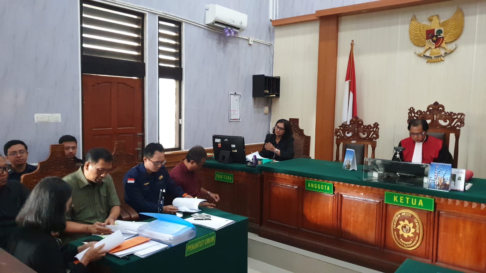 SAMPAIKAN KESIMPULAN: Tim kuasa hukum Kepala Kanwil BPN Bali, I Made Daging, menyampaikan permohonan kesimpulan di PN Denpasar, Jumat, 6 Februari 2026.