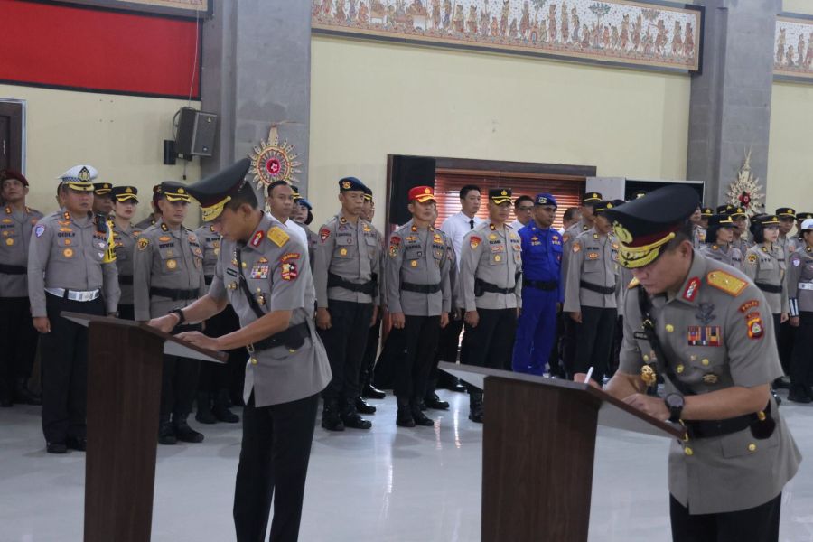 Prosesi Sertijab Wakapolda Bali, Kapolresta Denpasar, serta pelantikan Kapolres Klungkung yang digelar di Gedung Presisi Mapolda Bali, Kamis (5/2/2026).