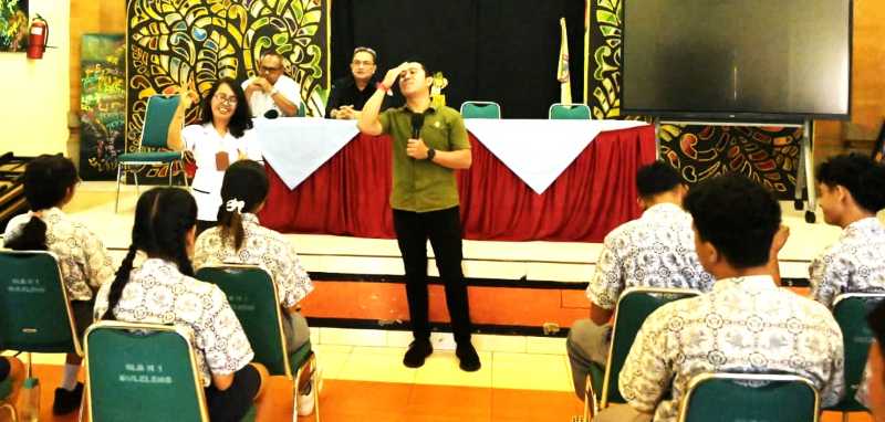 GELAR SOSIALISASI : KPUD Buleleng gelar sosialisasi di SLB Negeri 1 Buleleng. (foto: KPUD Buleleng)