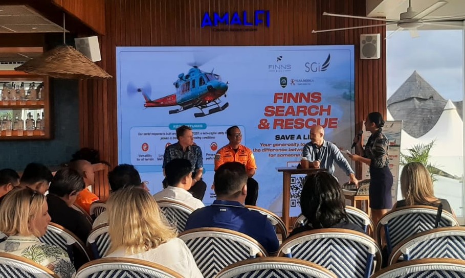 Paul Hussey, COO FINNS (paling kanan) bersama Kepala Kantor BASARNAS Bali, I Nyoman Sidakarya, Jumat 6 Februari 2026.