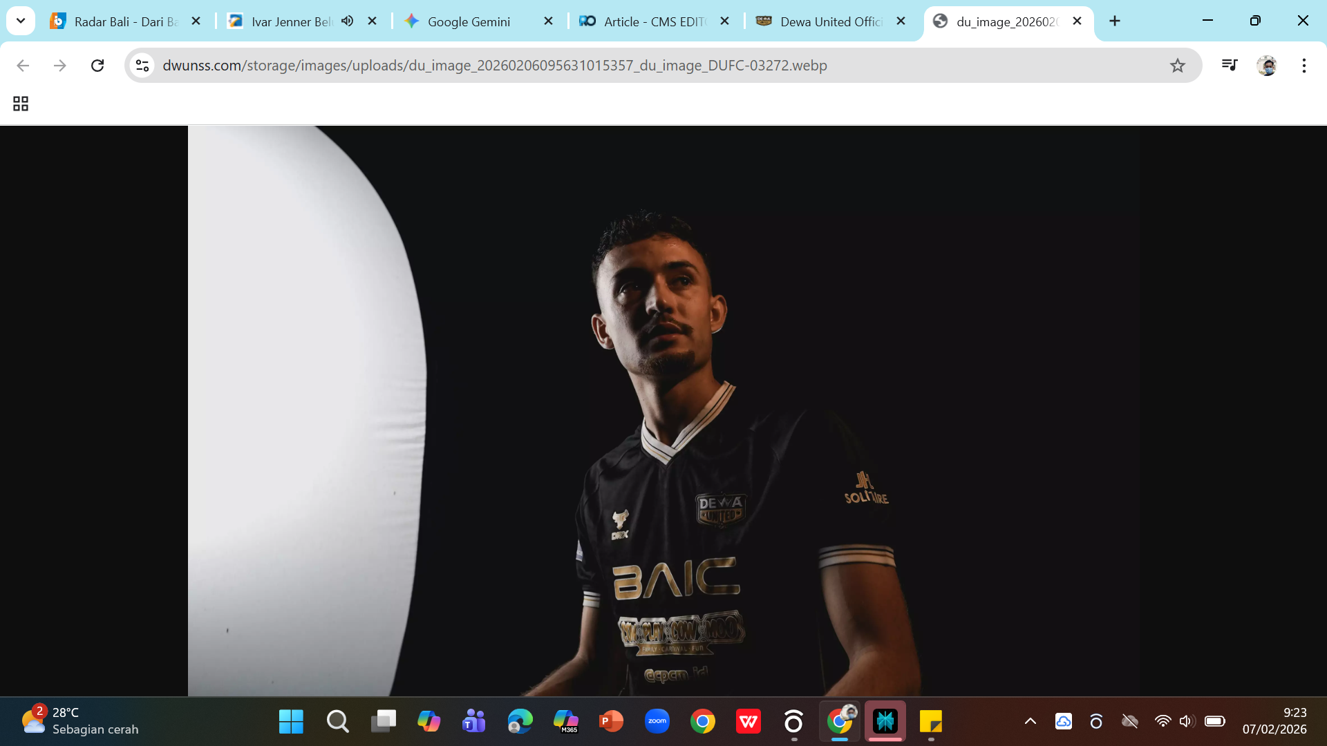 Gelandang Timnas Indonesia Ivar Jenner saat diperkenalkan Dewa United. Eks FC Utrecht tersebut berpeluang debut di laga melawan Persik Kediri sore ini.