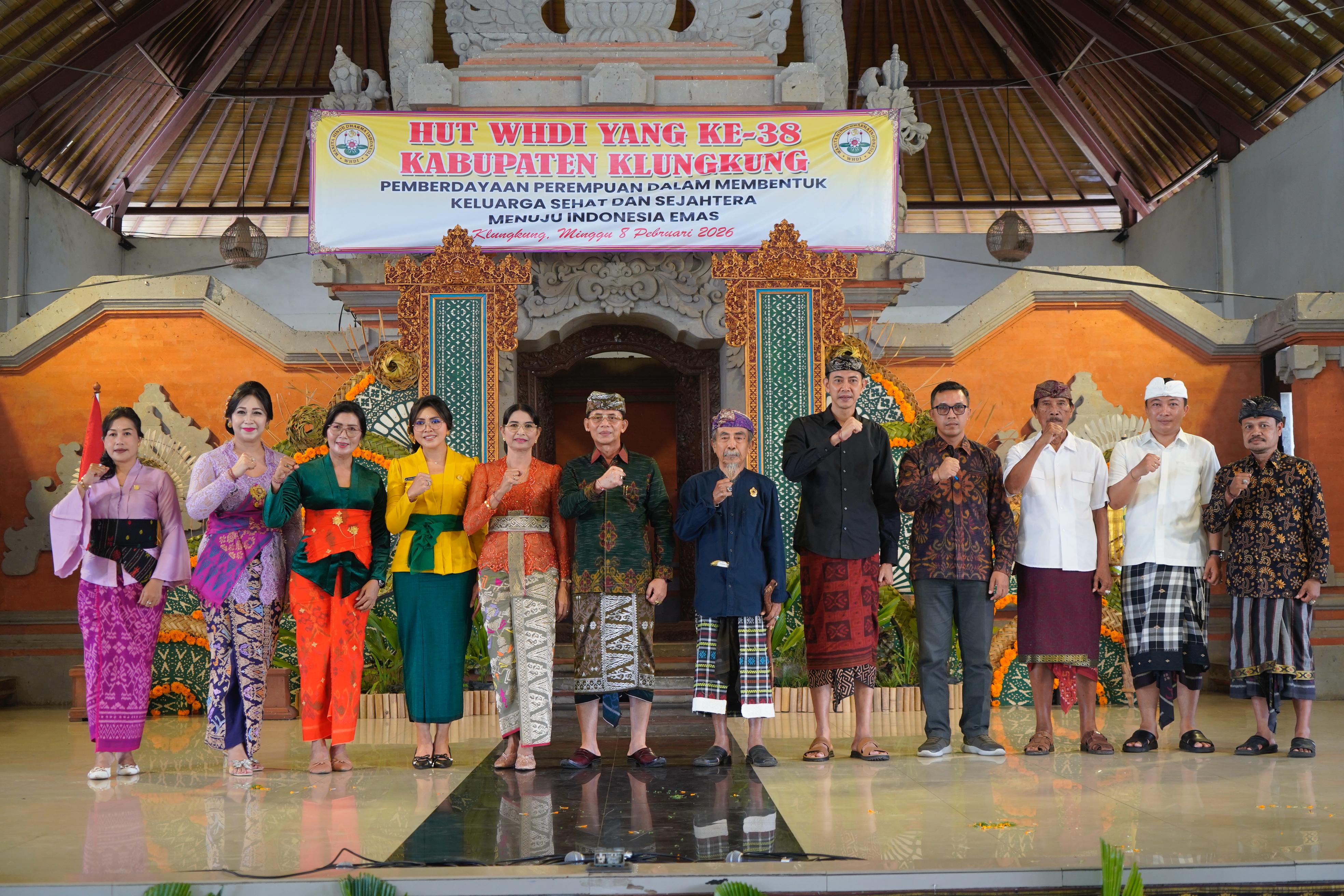 Bupati Klungkung I Made Satria bersama Wakil Bupati Tjokorda Gde Surya Putra di Balai Budaya Ida Dewa Istri Kanya, Kabupaten Klungkung, Minggu (8/2).