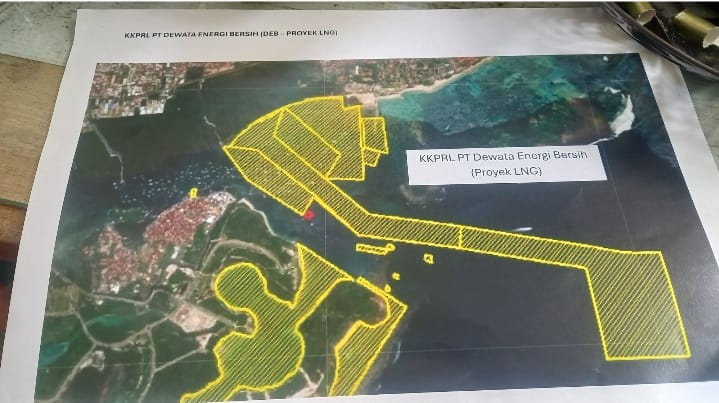 MASIH KONTROVERSIAL: Maket terminal LNG yang direncanakan dibangun di perairan Serangan dan Sidakarya