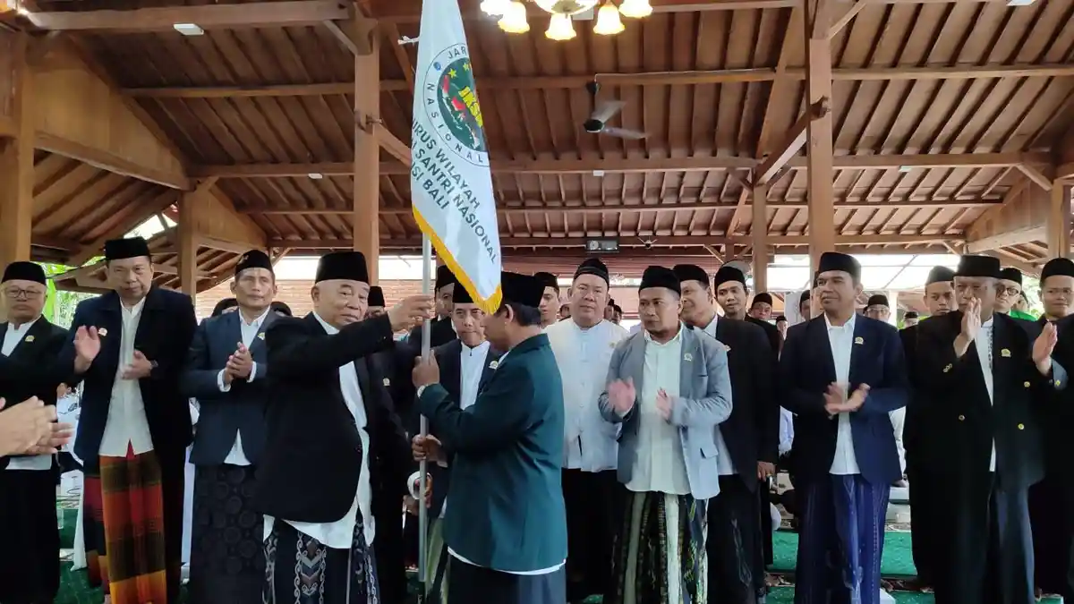 Prof. Dr. KH. Asep Saifuddin Chalim, M.A.,saat menyampaikan panji pelantikan Pengurus Jaringan Kyai Santri Nasional (JKSN) Provinsi Bali