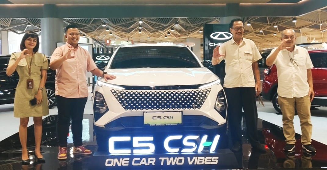 Peluncuran Chery C5 CSH (Chery Super Hybrid) di Living World Denpasar, Kamis (12/2/2026). (Made Sukamara/Radar Bali)