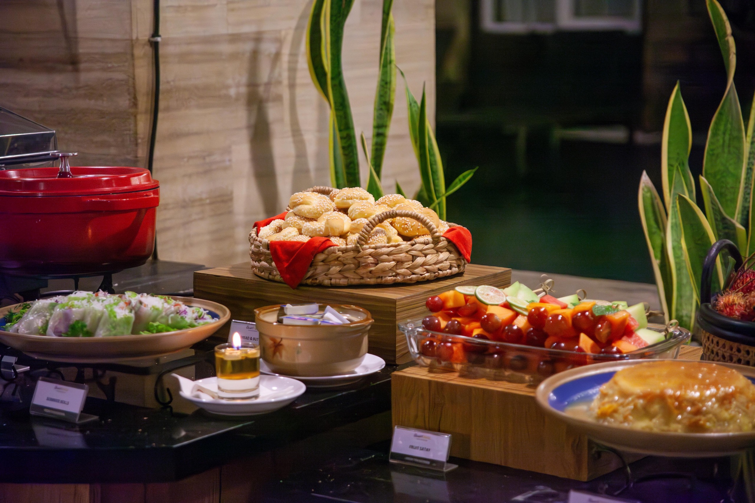 Quest Hotel San Denpasar menghadirkan promo spesial bertajuk Iftar Ramadhan Rasa Nusantara Buffet All You Can Eat.