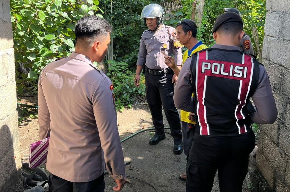 DITANGKAP : Pelaku pencurian tertangkap. (foto: Polsek Nusa Penida)
