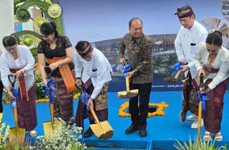 AWALI PEMBANGUNAN : Proses groundbreaking di Kawasan Ekonomi Khusus, Sanur, Denpasar Selatan . (Marsellus Pampur)