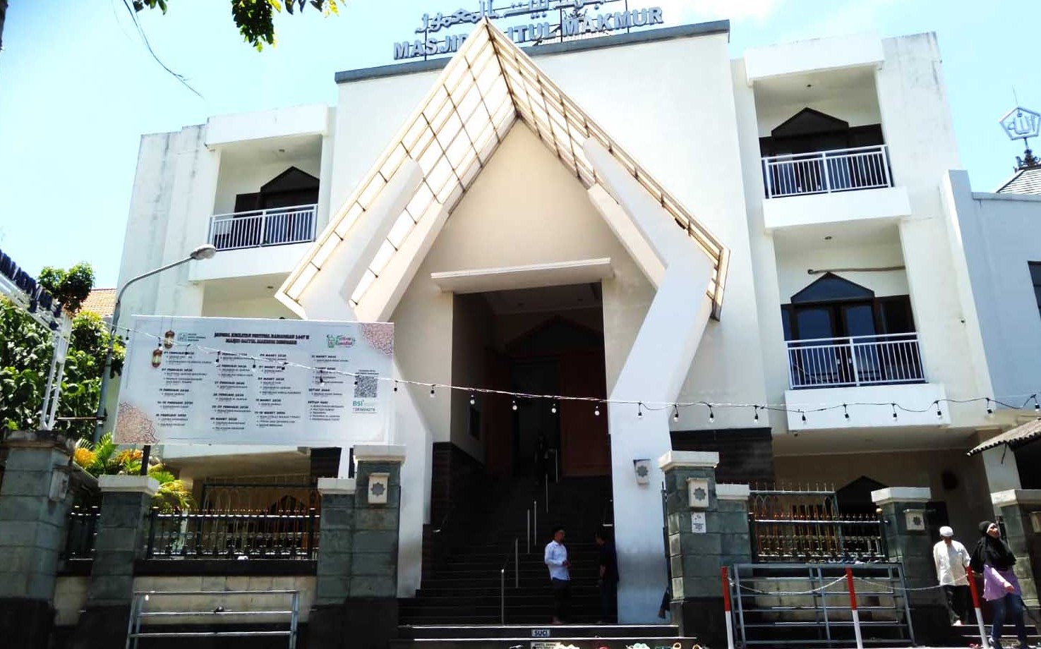 Masjid Baitul Makmur, Monang-Maning, Denpasar Barat. (hari puspita/radar bali)