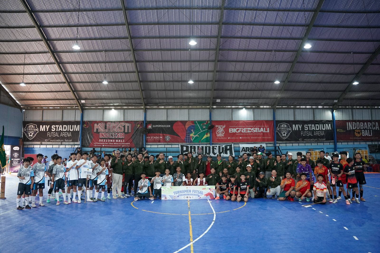 PEMBINAAN GENERASI MUDA: Suasana pembukaan Turnamen Futsal Pelajar LDII Bali 2026 di My Stadium, Denpasar.
