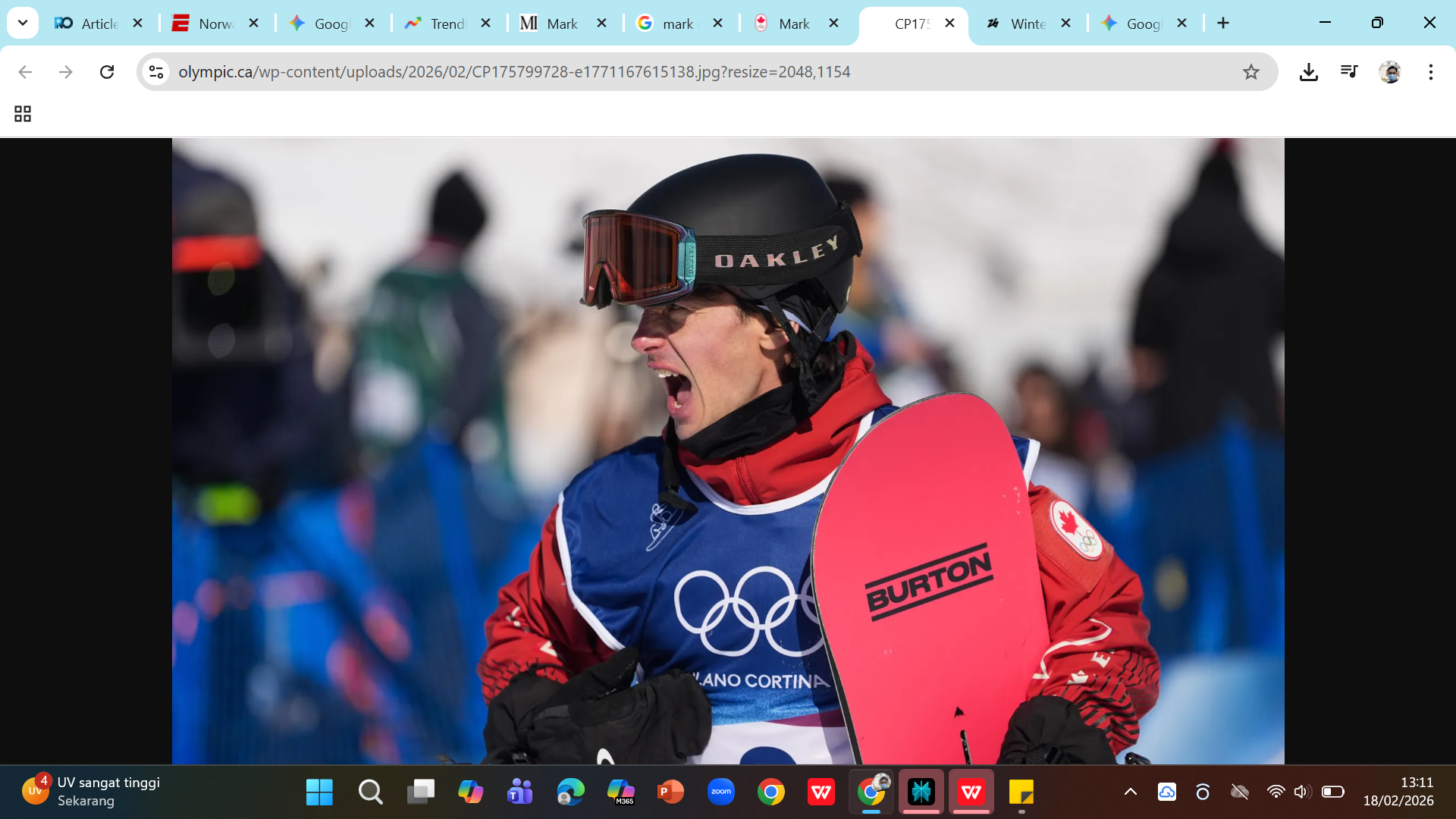 Mark McMorris merayakan medali emas olimpiade keempat secara berturut turut (quattrick) di nomor snowborder slopestyle Olimpiade Musim Dingin 2026.