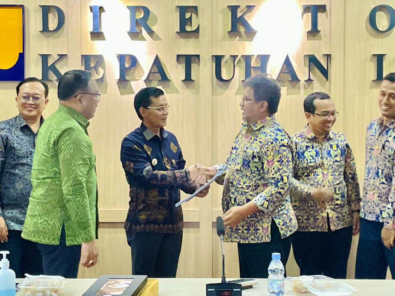 Bupati Klungkung I Made Satria audiensi dengan Direktur Sistem dan Strategi Pengelolaan Dirjen Sumber Daya Air Kementerian PU, Fikri Abdurrachman, di Jakarta, Rabu (18/2).