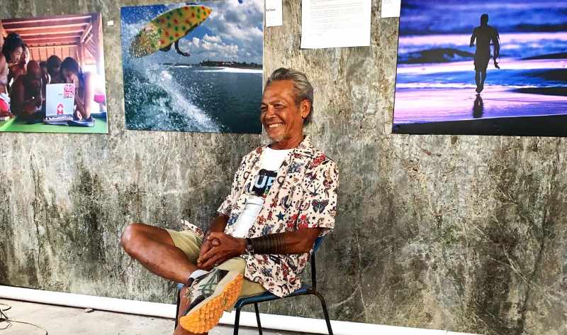 ANAK PANTAI, SUKA DAMAI : Bagus Made &ldquo;Piping&rdquo; Irawan dengan karya fotonya yang menakjubkan. (ist)