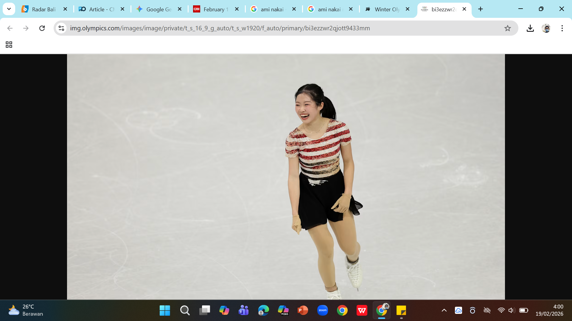 Ami Nakai unggul di babak kualifikasi berkat putaran triple axel yang berisiko. Nakai hanya berselisih 2 poin dari legenda Kaori Sakamoto yang akan pensiun setelah olimpiade.
