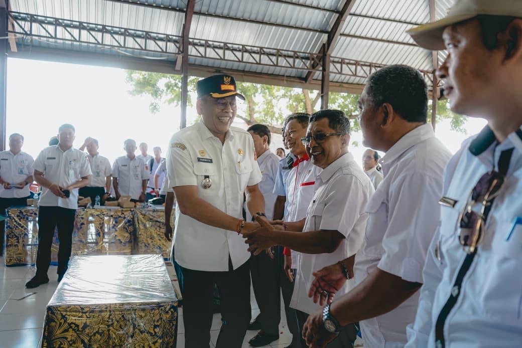 Bupati Karangasem I Gusti Putu Parwata saat menghadiri Musrenbang di Kecamatan Kubu.