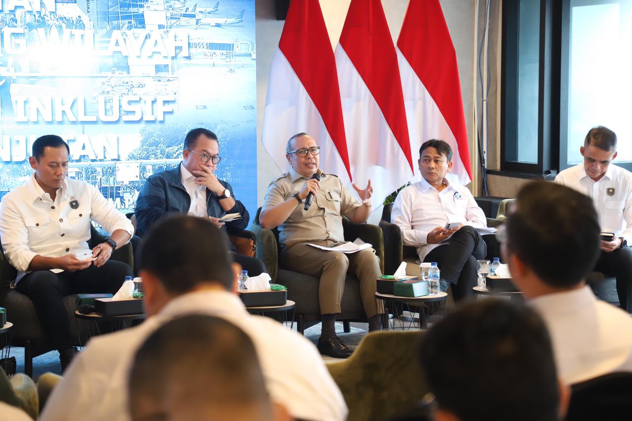 Dirjen Tata Ruang Suyus Windayana saat Town Hall Meeting Penguatan Penataan Ruang Wilayah di Kemenko IPK, Jakarta, Senin (09/02/2026).
