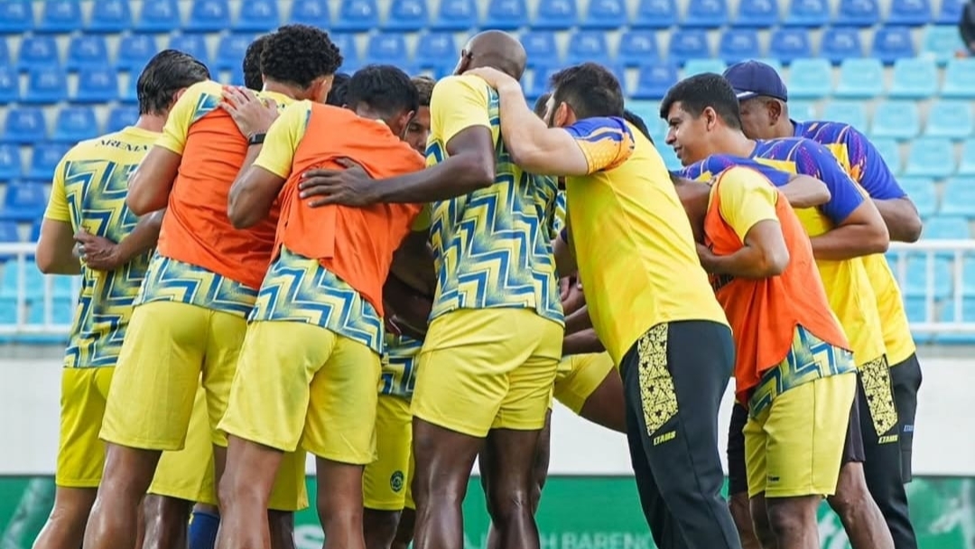 Pemain Arema Malang bersiap menghadapi Madura United di Ratu Pamelingan. Arema bertekad mengejar empat kemenangan berturut.